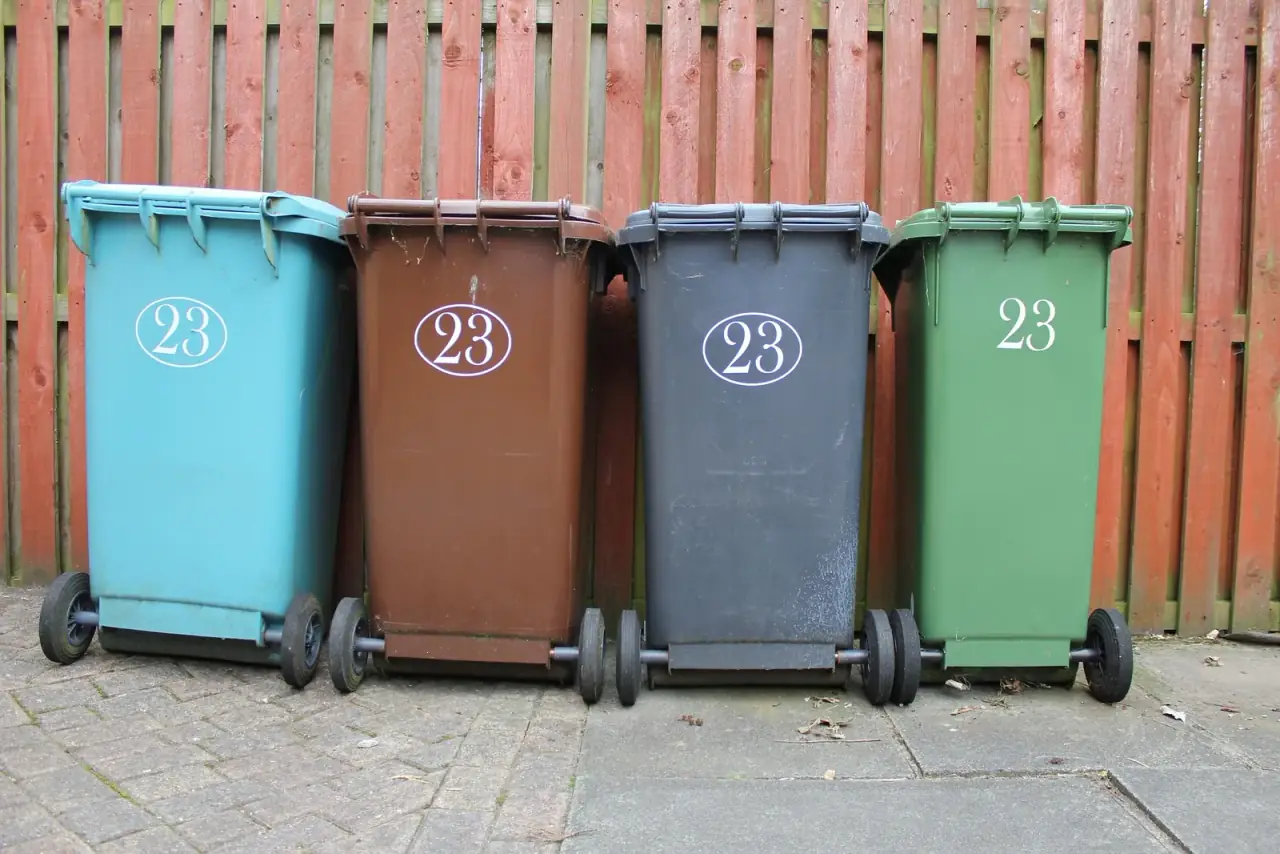 Wheelie recycling bins